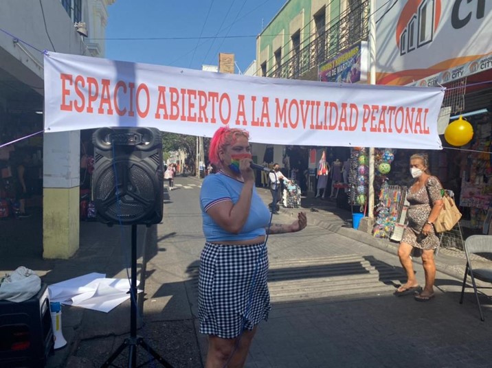 Ciudadanos cierran la calle Hidalgo y se la regresan a los peatones