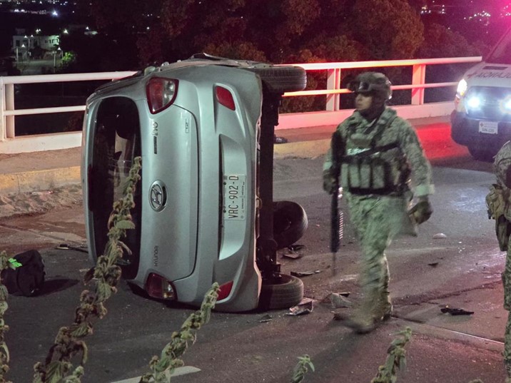 Tras aparatosa volcadura, hay dos lesionados leves al sur de Culiacán 