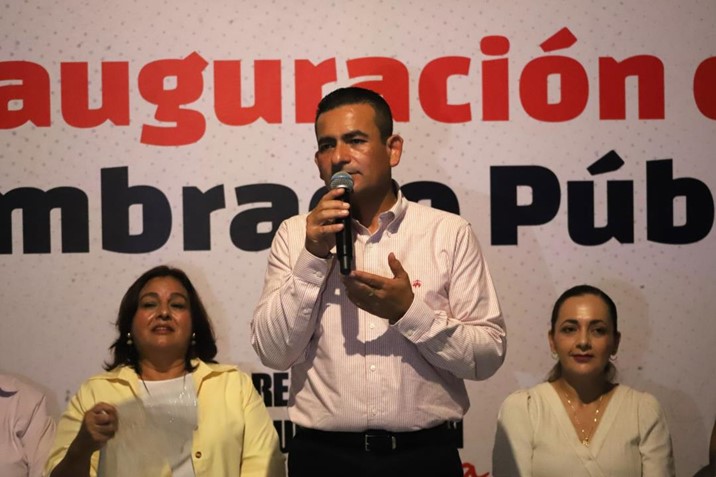 Navolato entrega 22 luminarias LED para mejorar seguridad en colonia Popular