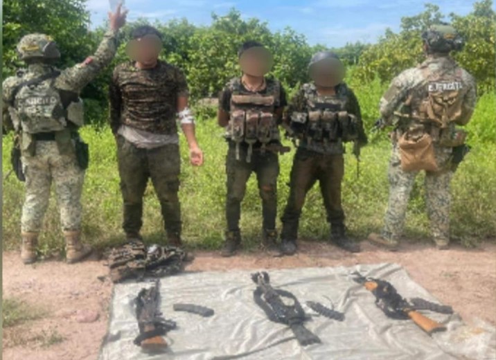 En Escuinapa, detienen a tres civiles con armas y municiones