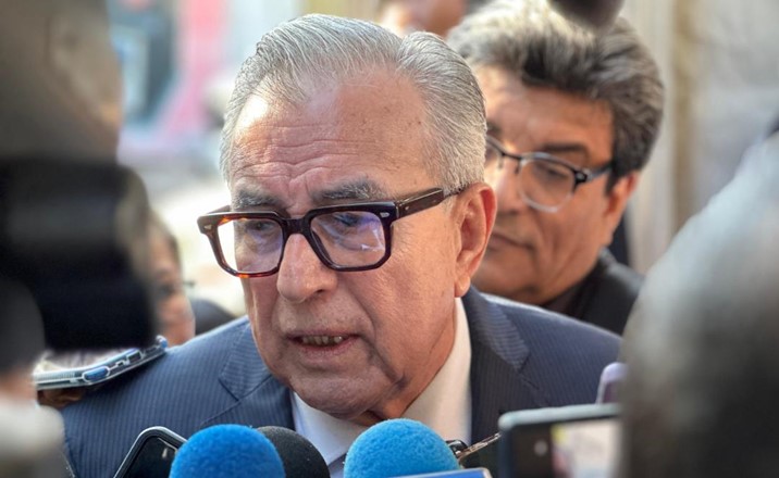  “Ya no va a haber cortes”; suministro ya comienza a restablecerse en escuelas, afirma gobernador 
