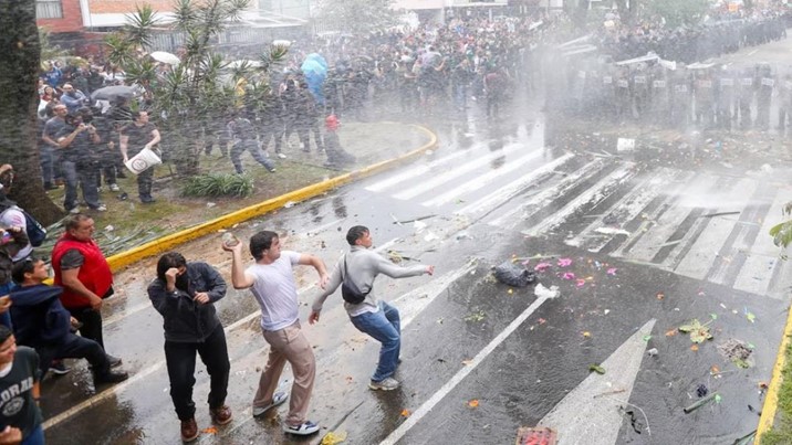 Jalisco investiga a 17 policías por presunta represión contra manifestantes