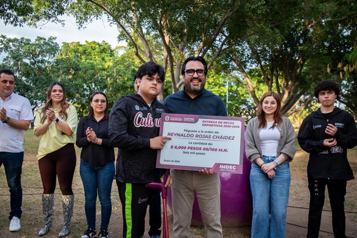  Culiacán Extiende becas deportivas a atletas destacados en juegos CONADE