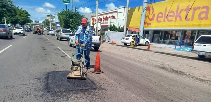 Ayuntamiento de Culiacán continúa con trabajos de bacheo y rehabilitación vial