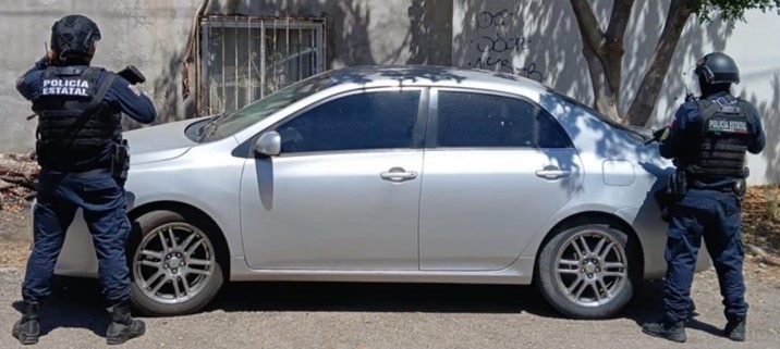  Recuperan sedán robado tras operativo de búsqueda en Culiacán