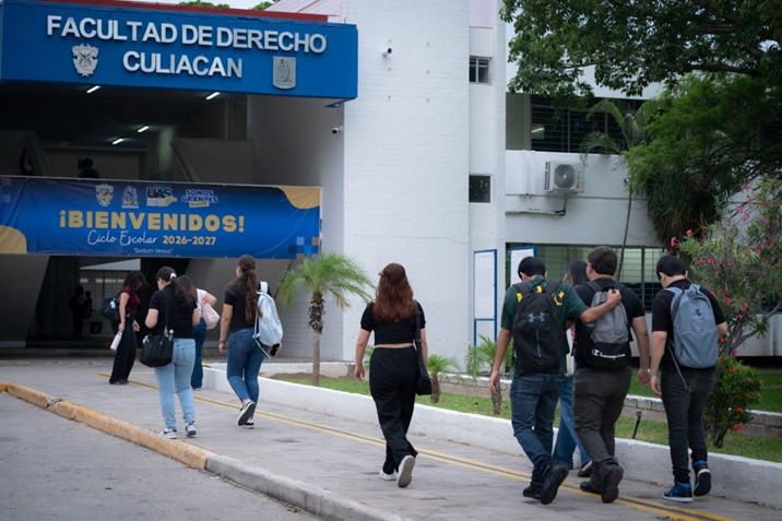 Miles regresan a clases y estrenan nuevo modelo en la UAS