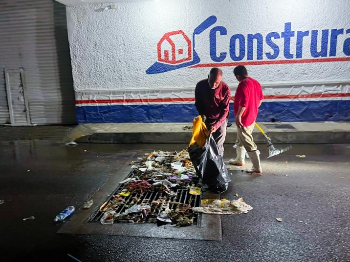 Ayuntamiento limpia rejillas para evitar inundaciones durante las lluvias