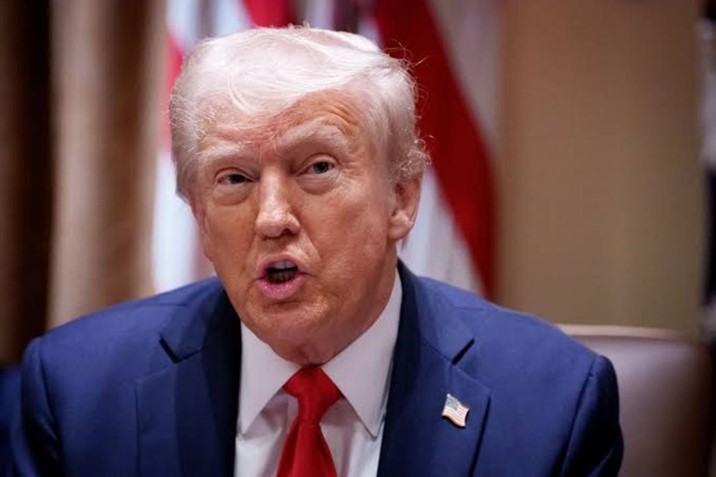 Trump busca imponer nuevas multas a migrantes y abogados