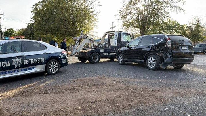  Agente de Tránsito resulta con fracturas tras choque en Las Quintas, Culiacán 