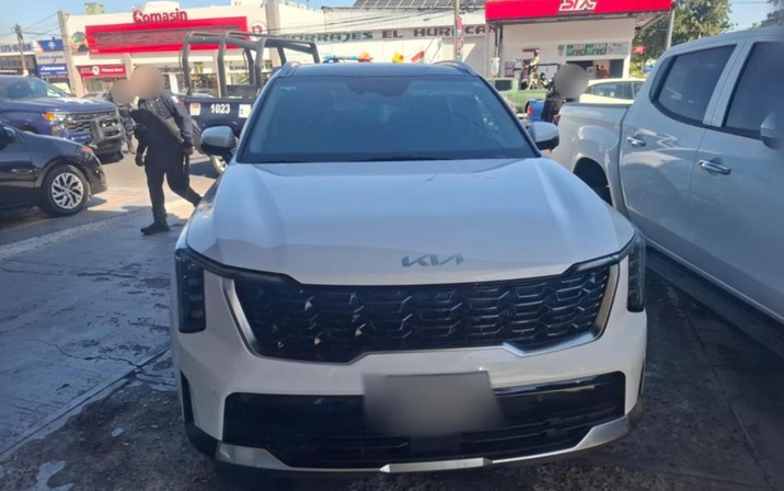  Recuperan minutos después camioneta robada en Culiacán