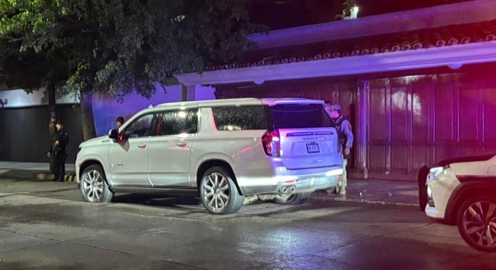 Con 'poncha llantas' delincuentes 'frenan' camioneta blindada del secretario de Seguridad en Culiacán