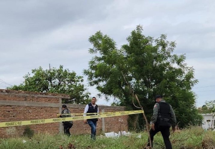 Localizan cuerpo calcinado junto a una primaria en Culiacán