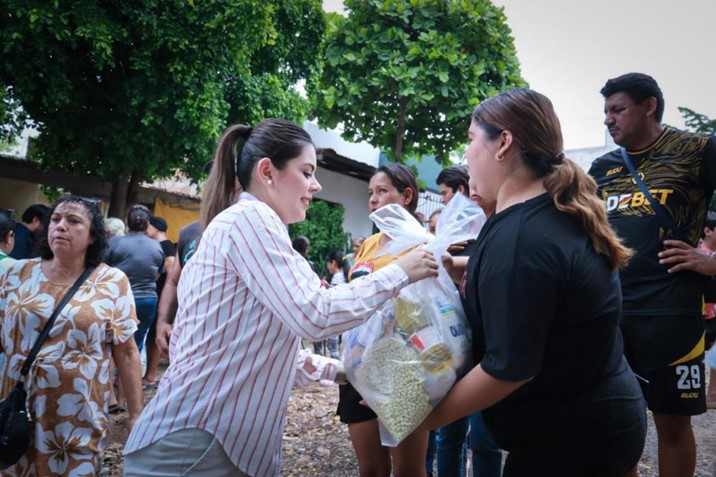 Familias de la Progreso y Buenos Aires reciben apoyo alimentario por parte del DIF Culiacán