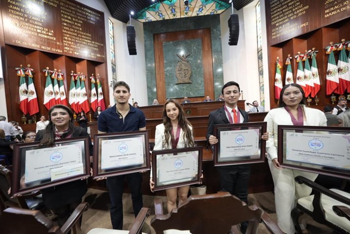 Reconocen a jóvenes con el Premio al Mérito Juvenil 2026