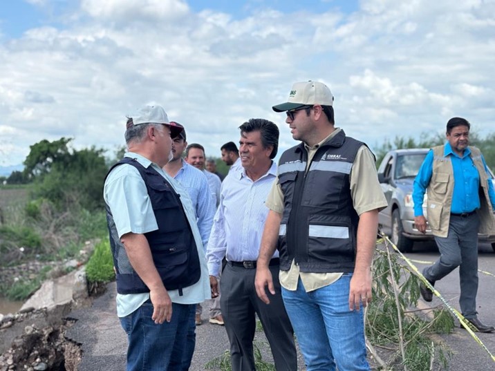 Socavones y tramos dañados ponen en alerta a conductores sinaloenses