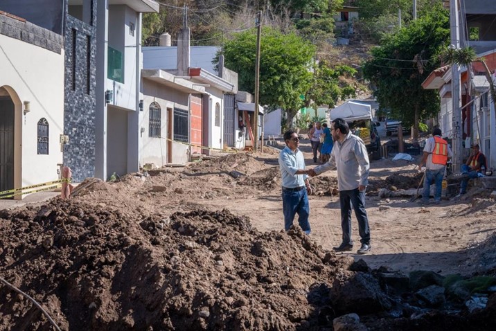 Juan de Dios revisa obras y escucha a vecinos en Vista Hermosa 