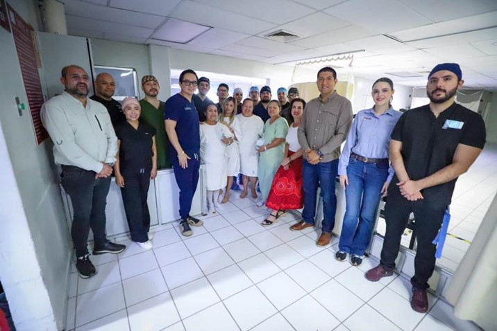 Nueve mujeres reciben reconstrucción mamaria gratuita tras vencer el cáncer