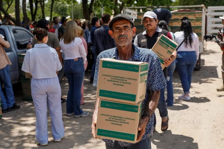Pescadores y jornaleros reciben apoyo alimentario en Sinaloa