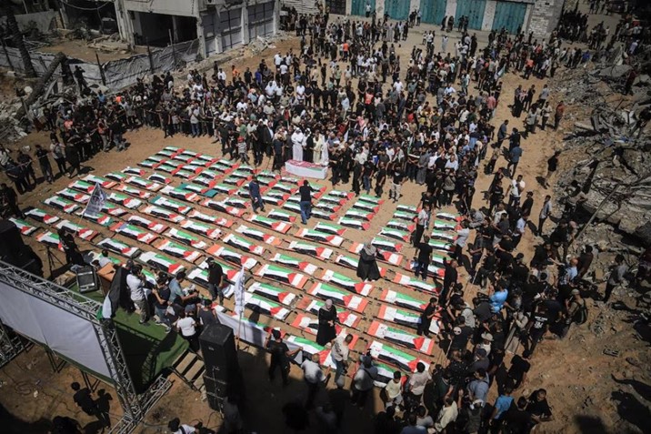 Tres años después, Gaza despide a 112 víctimas de bombardeos israelíes