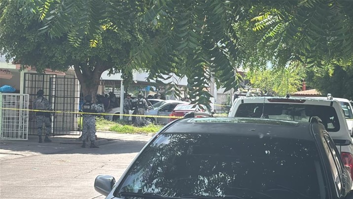 Persecución armada deja detenidos y patrullas ponchadas, en Villa Universidad