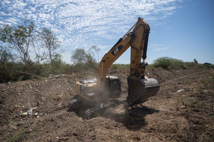 Culiacán avanza en limpieza de drenes y canales para prevenir inundaciones