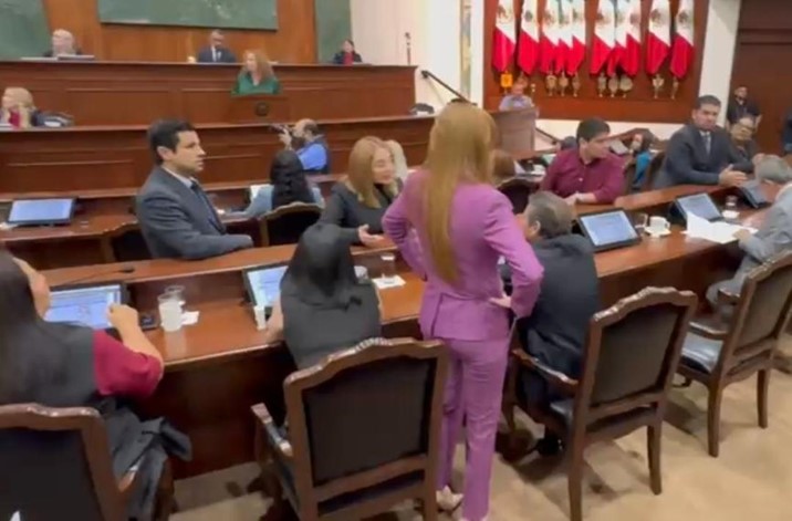 Cierran micrófono a oposición en discusión de minuta para aspirar a la Presidencia y Gubernaturas