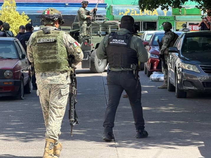 Abandonan cuerpo emplayado y con mensaje detrás de la Estación Bomberos