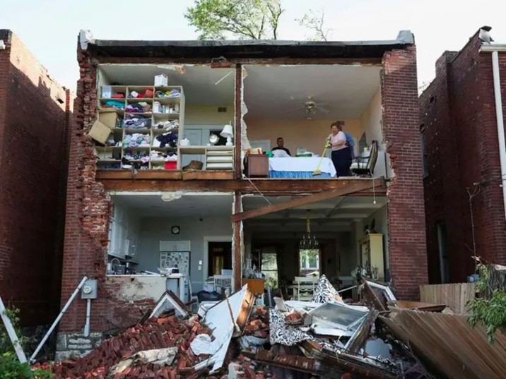  Tornados arrasan en Kentucky y Misuri; dejan al menos 21 muertos