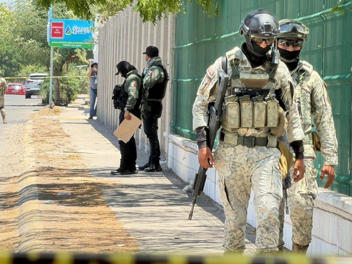 Identifican a hombre asesinado frente a escuelas en el sector Valle Alto; iba a una tienda de conveniencia