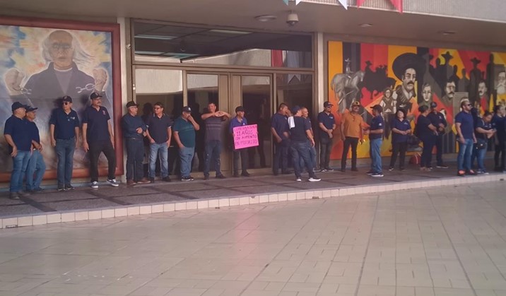  Guerreros Azules toman Palacio de Gobierno y bloquean accesos
