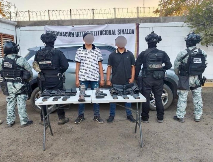 Caen dos armados en Navolato con fusiles y camioneta robada