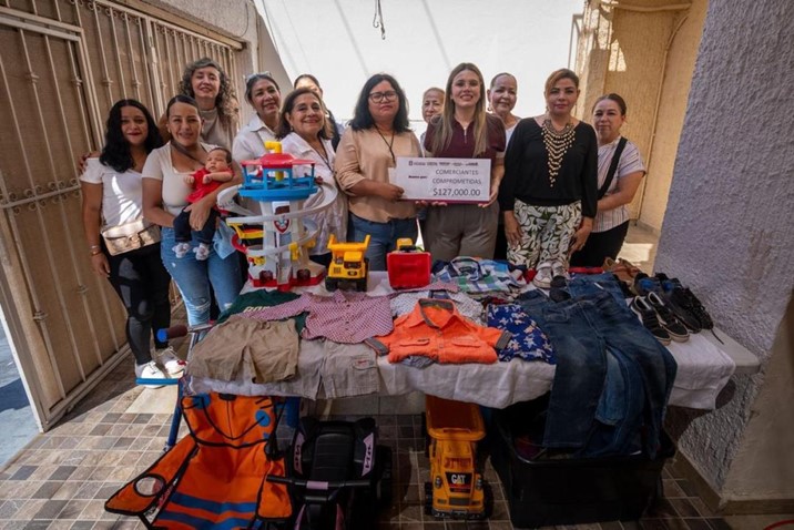 Entregan apoyo económico a 12 mujeres comerciantes de Culiacán