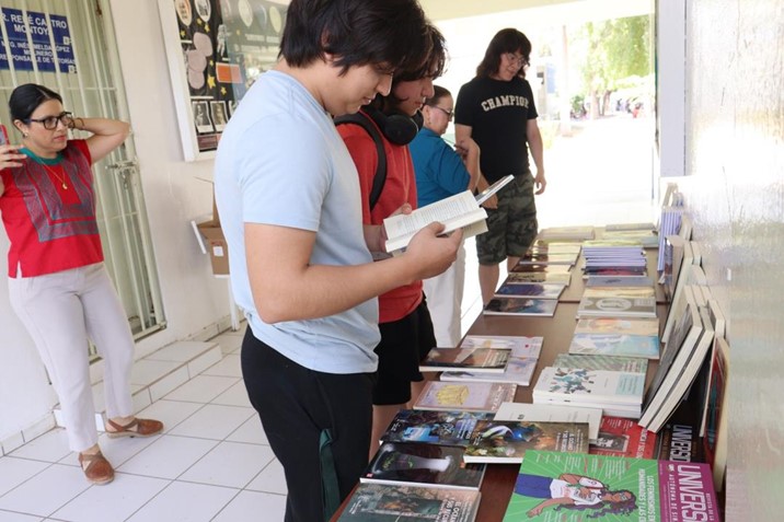 Fomenta UAS la lectura con distribución masiva de libros gratuitos