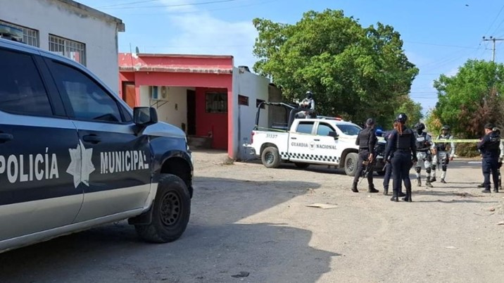 Con la cabeza encintada y un mensaje escrito, localizan a un hombre sin vida en Culiacán 