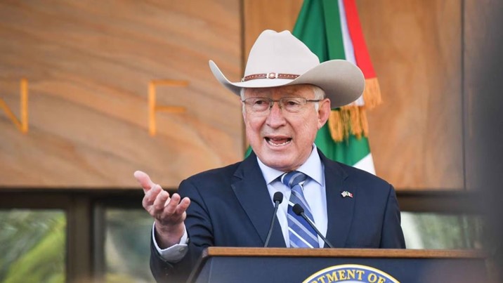 Acusa FGR a Ken Salazar de violar normas diplomáticas por caso de “El Mayo”