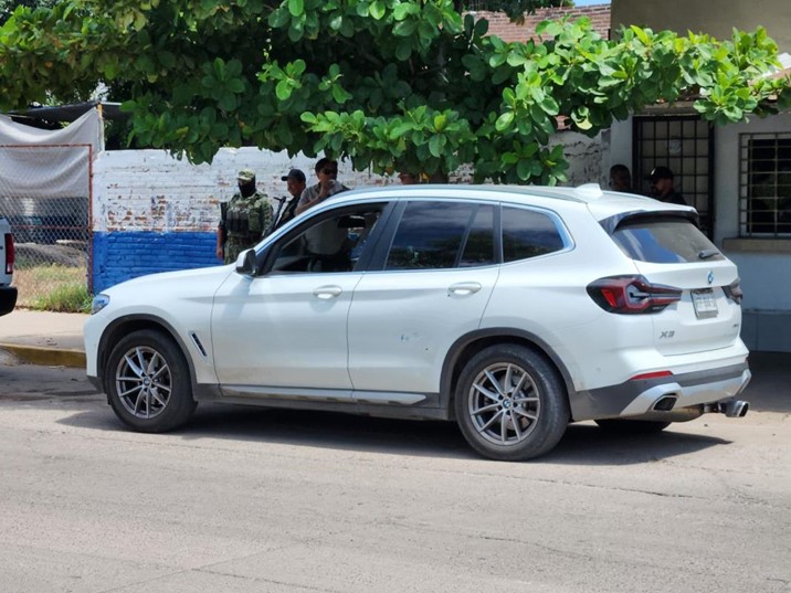 Recuperan BMW tras persecución a balazos al oriente de Culiacán