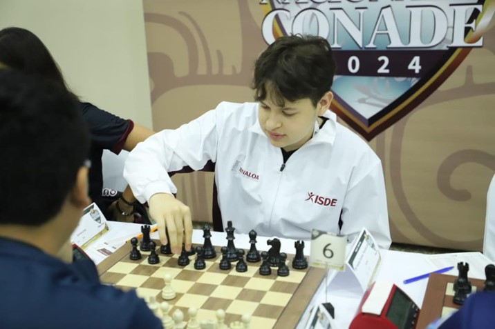  Obtiene Francisco Paredes plata en Ajedrez