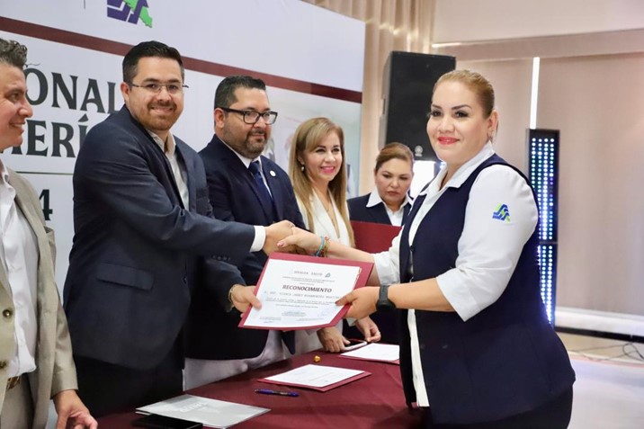 Entregan reconocimientos  enfermeras y enfermeros de Sinaloa