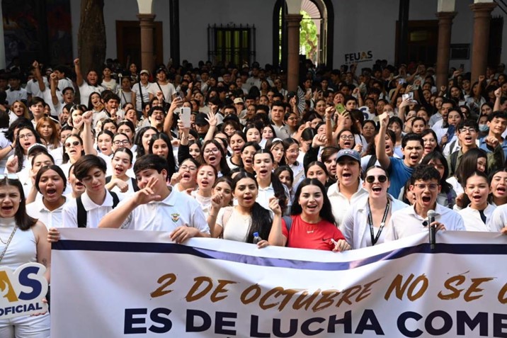  Marchan alumnos de la UAS en memoria del Movimiento Estudiantil de 1968