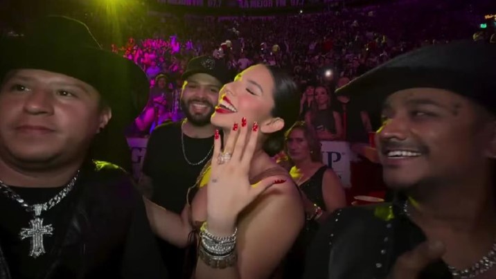 Internautas critican a Ángela Aguilar tras mostrar nuevo anillo de diamante en show de Christian Nodal