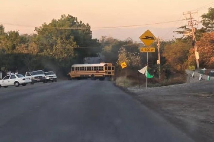 Reportan bloqueos en Michoacán tras la captura de “El Bótox”
