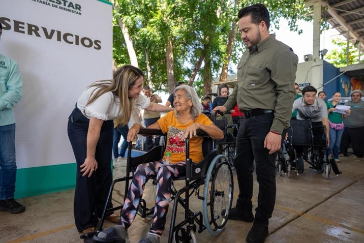 Ana Miriam Ramos lleva servicios gratuitos, consultas médicas  y apoyos de movilidad al sur de Culiacán