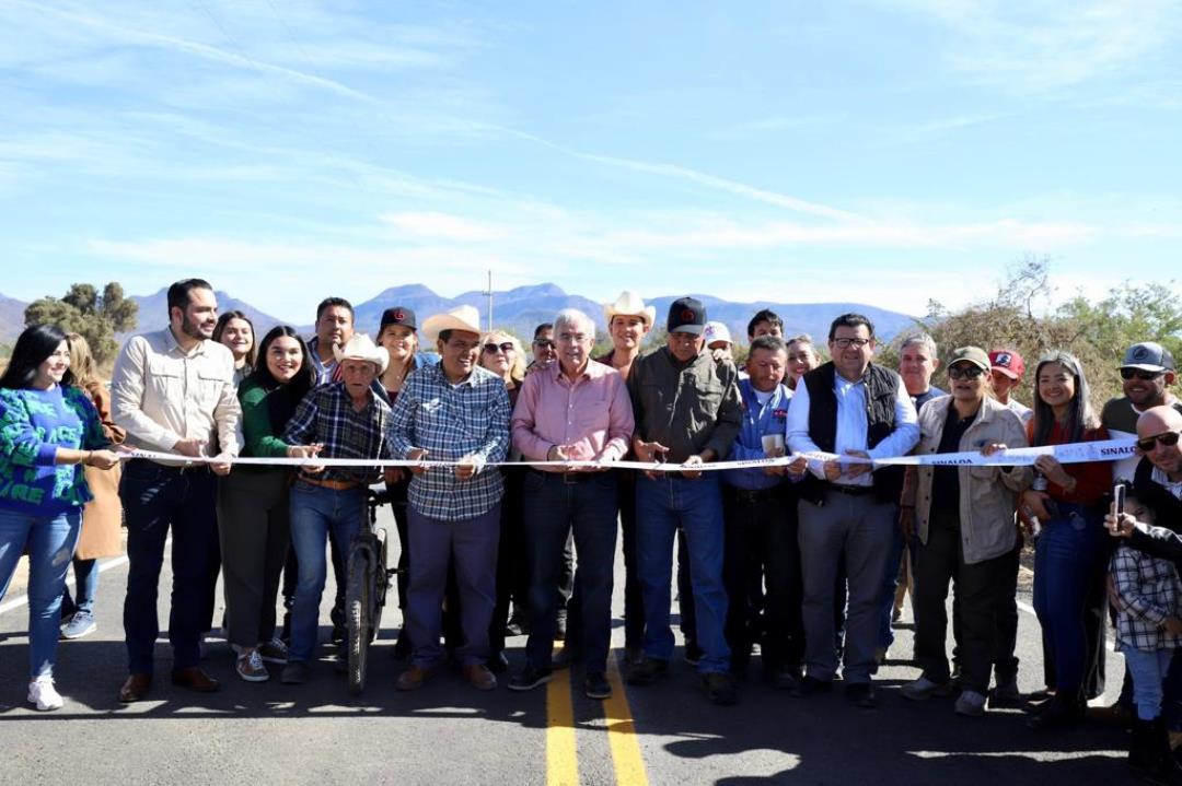 Inaugura Rocha nuevas obras sociales en el municipio de El Fuerte