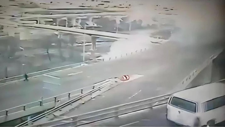 Incendio de pipa moviliza servicios de emergencia en Puente de la Concordia, Iztapalapa