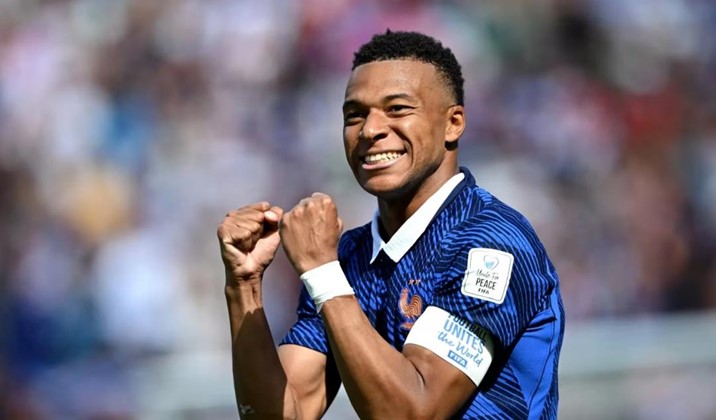 Francia derrota 3-1 a Senegal con histórica actuación de Mbappé