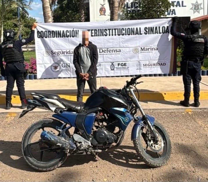 Detienen a un hombre con motocicleta robada en Culiacán