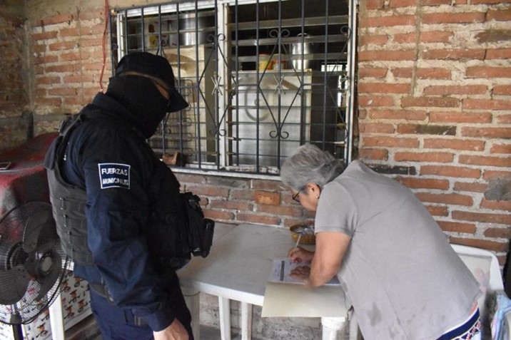 Ana Karen Val cumple homologación a viudas de policías