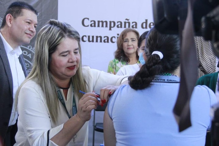  Llevan vacuna contra el virus del papiloma humano a escuelas secundarias de Sinaloa