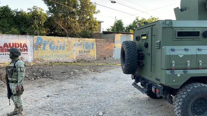 Asesinan a una mujer en la colonia Pemex de Culiacán, le dejaron un mensaje en una cartulina 