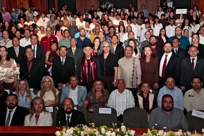 Graciela Domínguez entrega certificados educativos a 545 sinaloenses